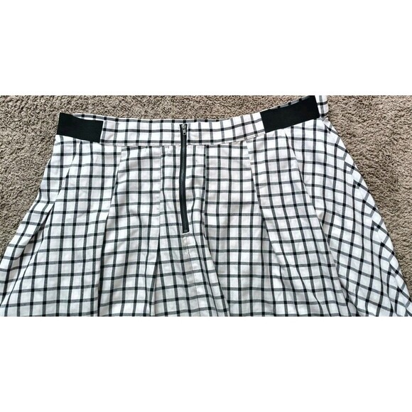 Torrid Skater Skate High Waisted Size 4 4X Pleated Plaid Light Pink Black Gyaru - Picture 7 of 8